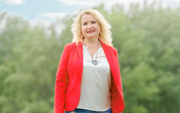 Stylish mature woman smiling with confidence