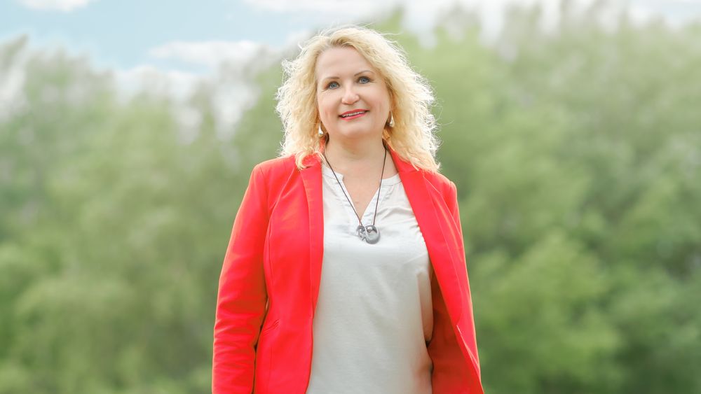 Stylish mature woman smiling with confidence